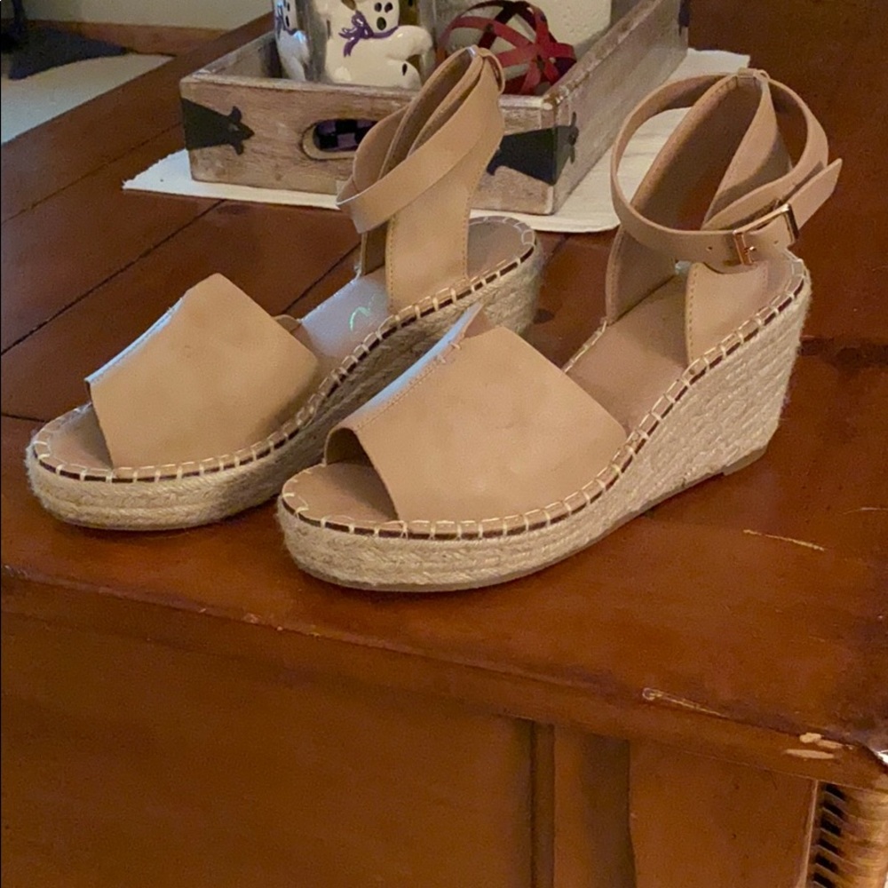 Vici Dolls Espadrille Taupe Wedge sz 7
